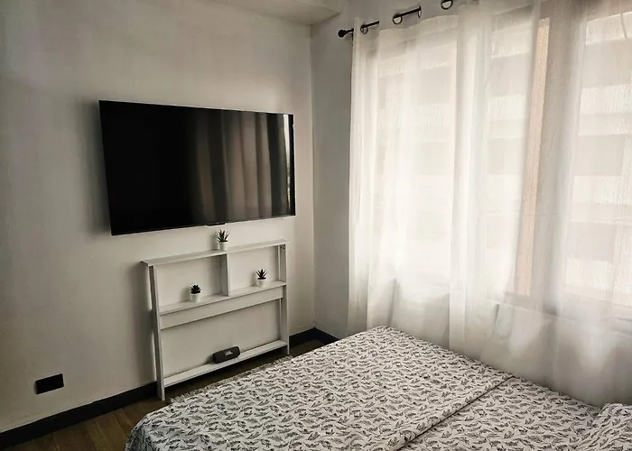Paseo Pinas - Sleeps 2 Adults 2 Children Manila